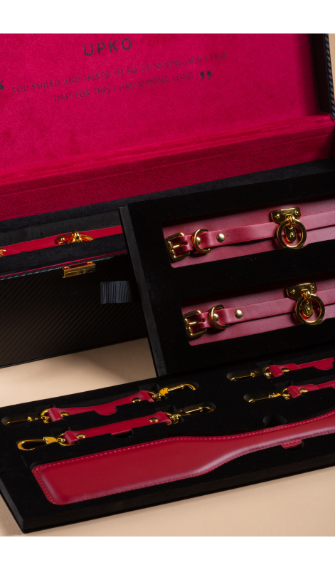 <p>Luxury UPKO Italian Leather Bondage Tools Set with Case - Red <br></p>