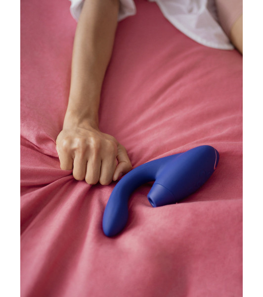 Estimulador de clítoris al vacío con vibrador vaginal Womanizer Duo Blueberry - 8 - notaboo.es