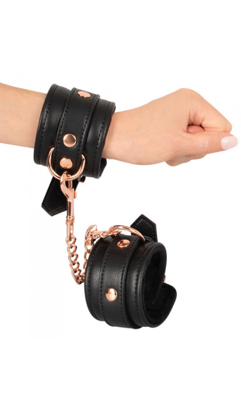 Handcuffs with removable chain 