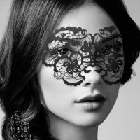 Máscara de vinilo Anna de Bijoux Indiscrets, negra