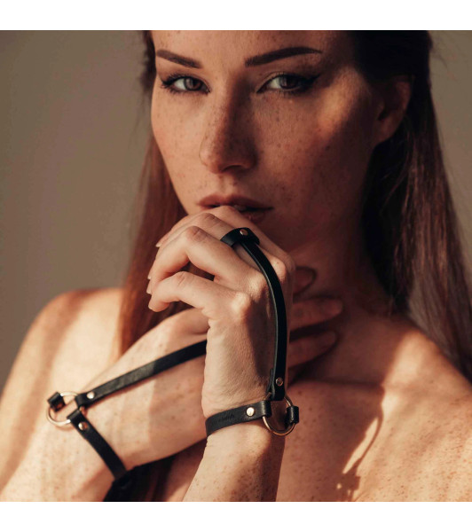 MAZE - Arnés Brazalete de Mano Negro - 3 - notaboo.es